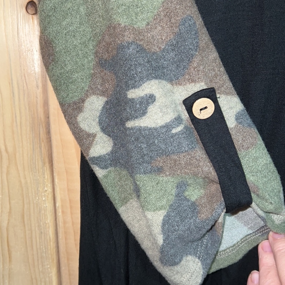 Honeyme Black & Camo Blouse S - Picture 6 of 7